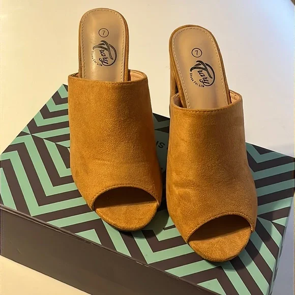 Toe cut-out heeled shoes size 7 - Picture 1 of 3